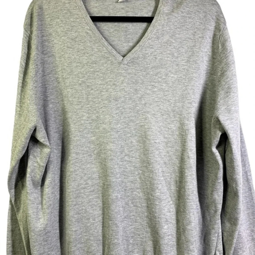 BANANA REPUBLIC Gray V-Neck Pullover Sweater‎